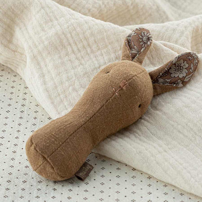 Lullaby friends hochet lapin chocolat - Maileg